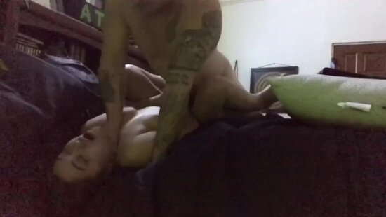 Татуированный мужик грубо трахает в сочную пилотку падчерицу, пока жены нет дома