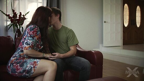 С русским переводом - Мать оседлала член сына на каникулах